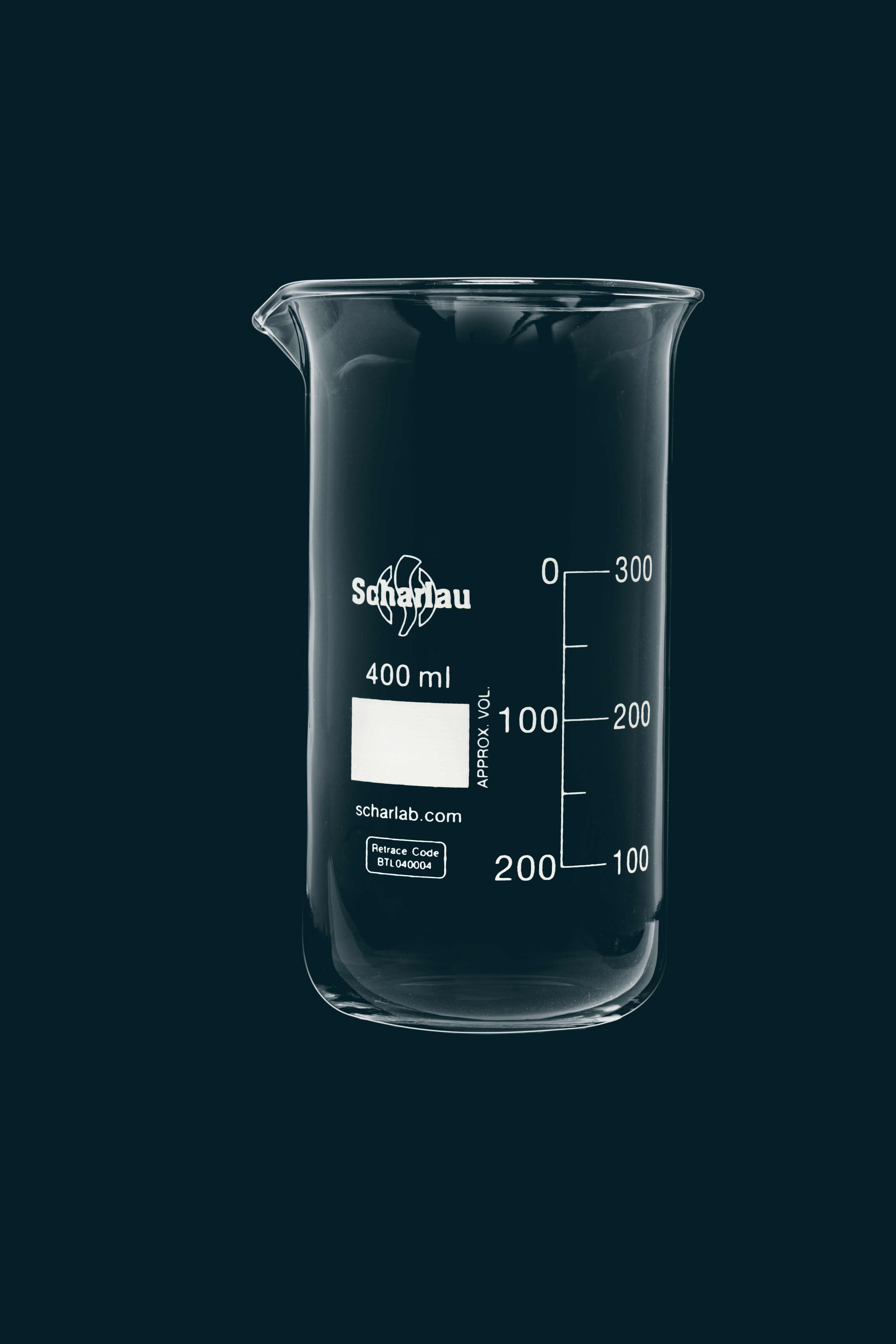 Vaso de vidrio forma alta con pico capacidad 2.000 ml. de 120mm ø x 240 mm altura de borosilicato DIN 12331.