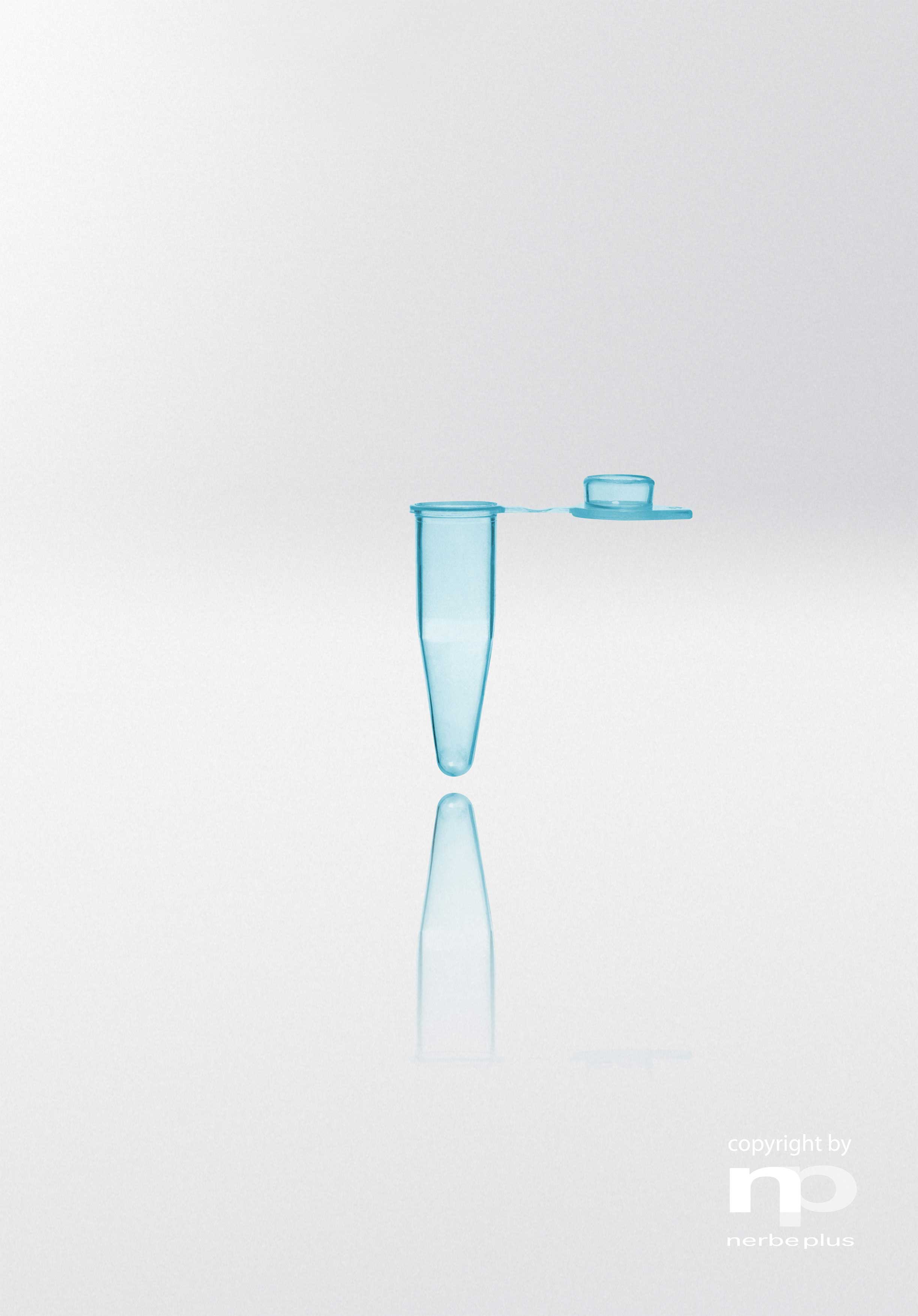 Tubos para PCR. NERBE-PLUS. Capacidad (ml): 0,2. Resist. centrif. (g): 20000. Tapón: Plano y mate. Color tubo/tapón: Azul/Azul. Esterilidad: PCR Ready.