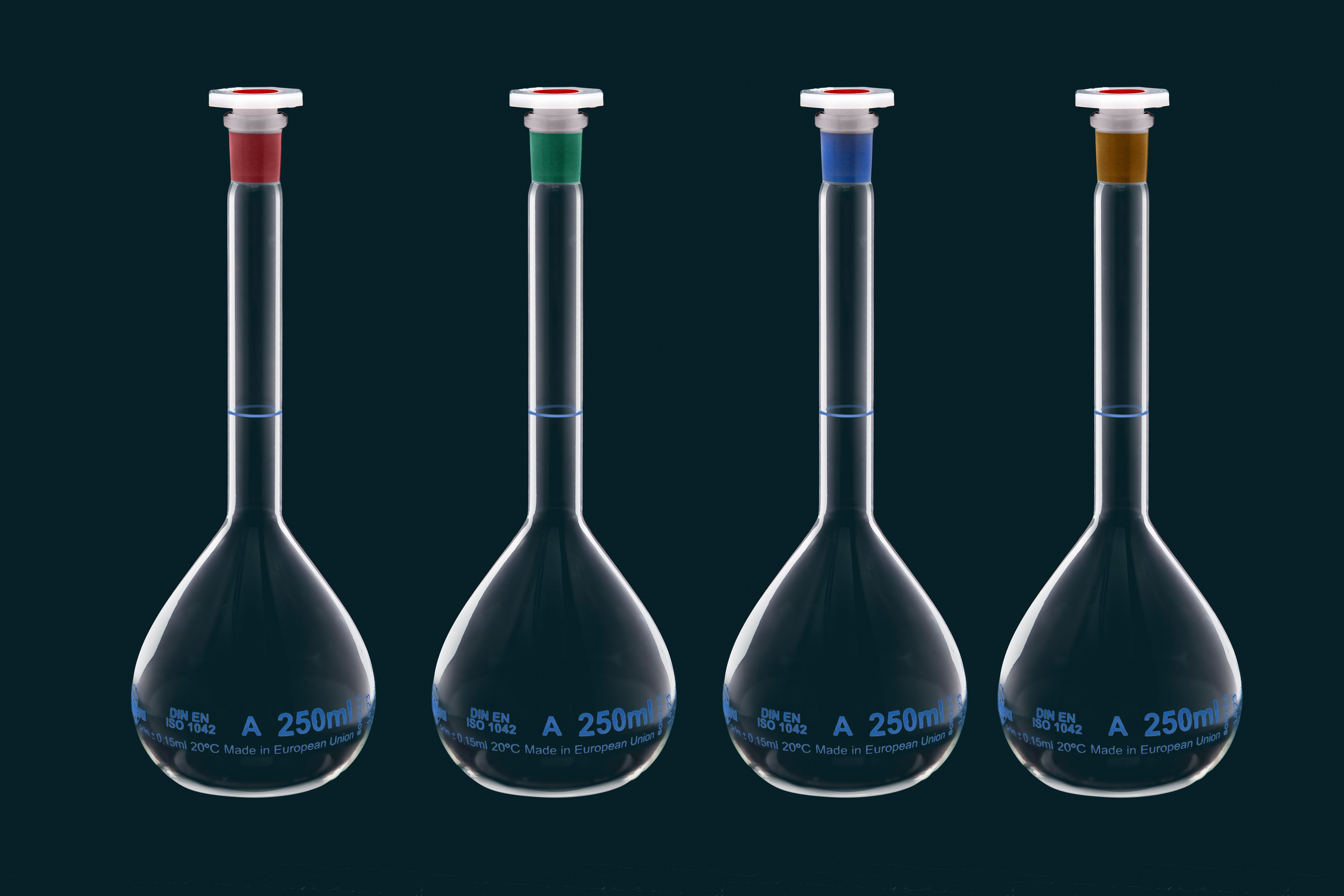 Volumetric flask with yellow neck, class A, 250ml, with PE stopper, lot number and certificate of conformity