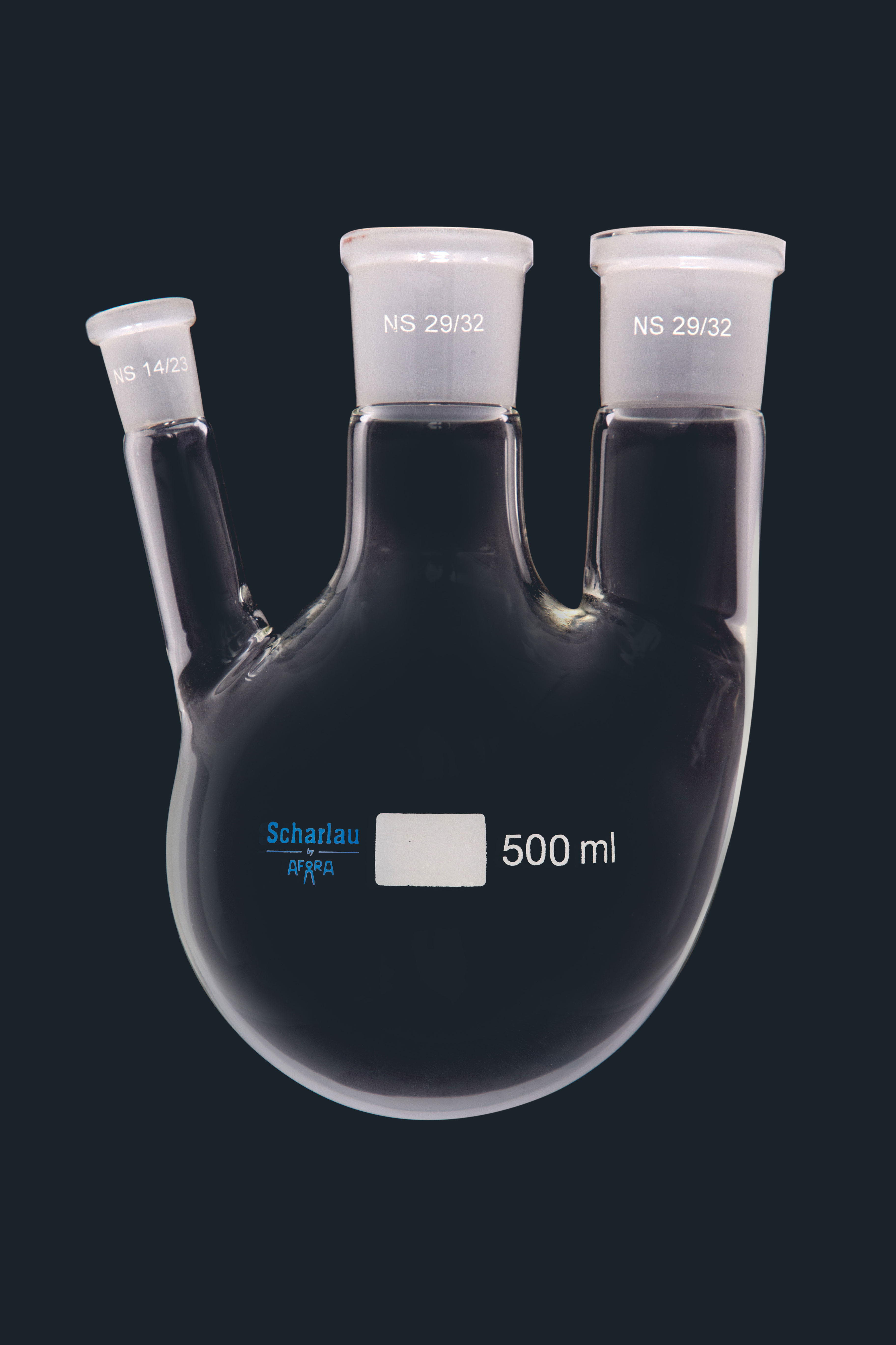 Three-neck round-bottom flask, side necks parallel. SCHARLAU. Cap. (ml): 500. Lat. cone: 14/23. Cent. socket: 29/32. Lat. socket: 29/32