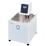 Baño termostático de calefacción Alpha A 12. LAUDA. Rango temperatura (ºC): 25 a 100. Estabilidad temperatura (K): ±0,05. Potencia calorífica máx. (kW): 1,5. Caudal (L/min) - Presión (bar): 15-0,2. Volumen de llenado mín./máx. (L): 8/12. Apertura AnxPr (mm): 235x161. Profundidad baño (mm): 180. Accesorios incluidos: 1 abrazadera de tornillo y Reducción de paso continuo