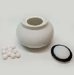 Jarra de alúmina para molino rápido de 1000 cc, sin carga. Volumen (cc): 920. Carga máxima (g): 500-600. % Al2O3: 65. Dureza de Mohs: 8,6