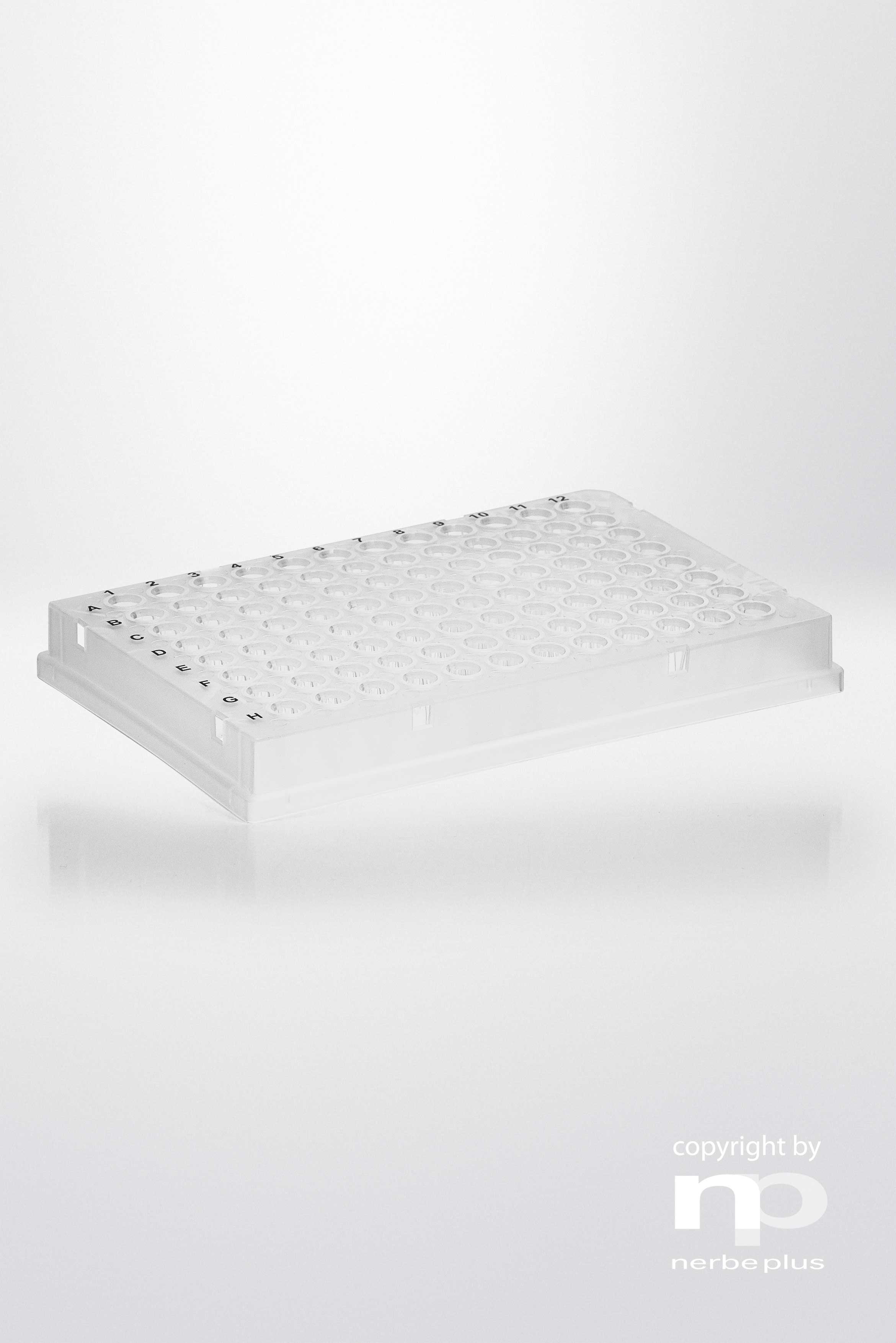 Placas para PCR. NERBE-PLUS. Capacidad: 96x0,1 ml. Tipo: Semi faldón, bordes altos. Resist. centrif (g): 6000. Color: Transparente. Esterilidad: PCR Ready. Low profile: Sí. qPCR: Sí