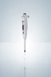 Labopette¨ adjustable-volume automatic pipette. HIRSCHMANN. Range (µl): 100-1.000. Subdivisions (µl): 1. Inaccuracy (%): 0,8. CV (%): 0,3. Tips: Blue 10-1.000