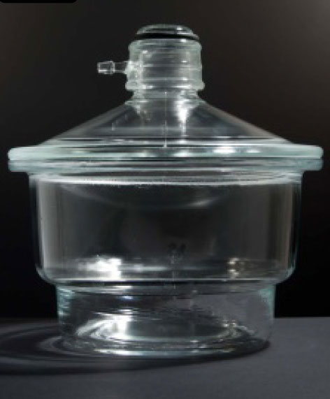 Vacuum desiccator, lid with rotary key and porcelain plate. Nominal size (mm): 300. Height(mm): 405 Capacity (L): 10 Porcelain plate(mm): 280. Soda glass. External/internal mouth diameter (mm): 360/320.