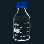 Clear lab bottle, retrace code and double graduated scale. SCHARLAU. Cap. (ml): 500. Thread ISO: GL45 with PP screw-cap and pp pouring ring blue