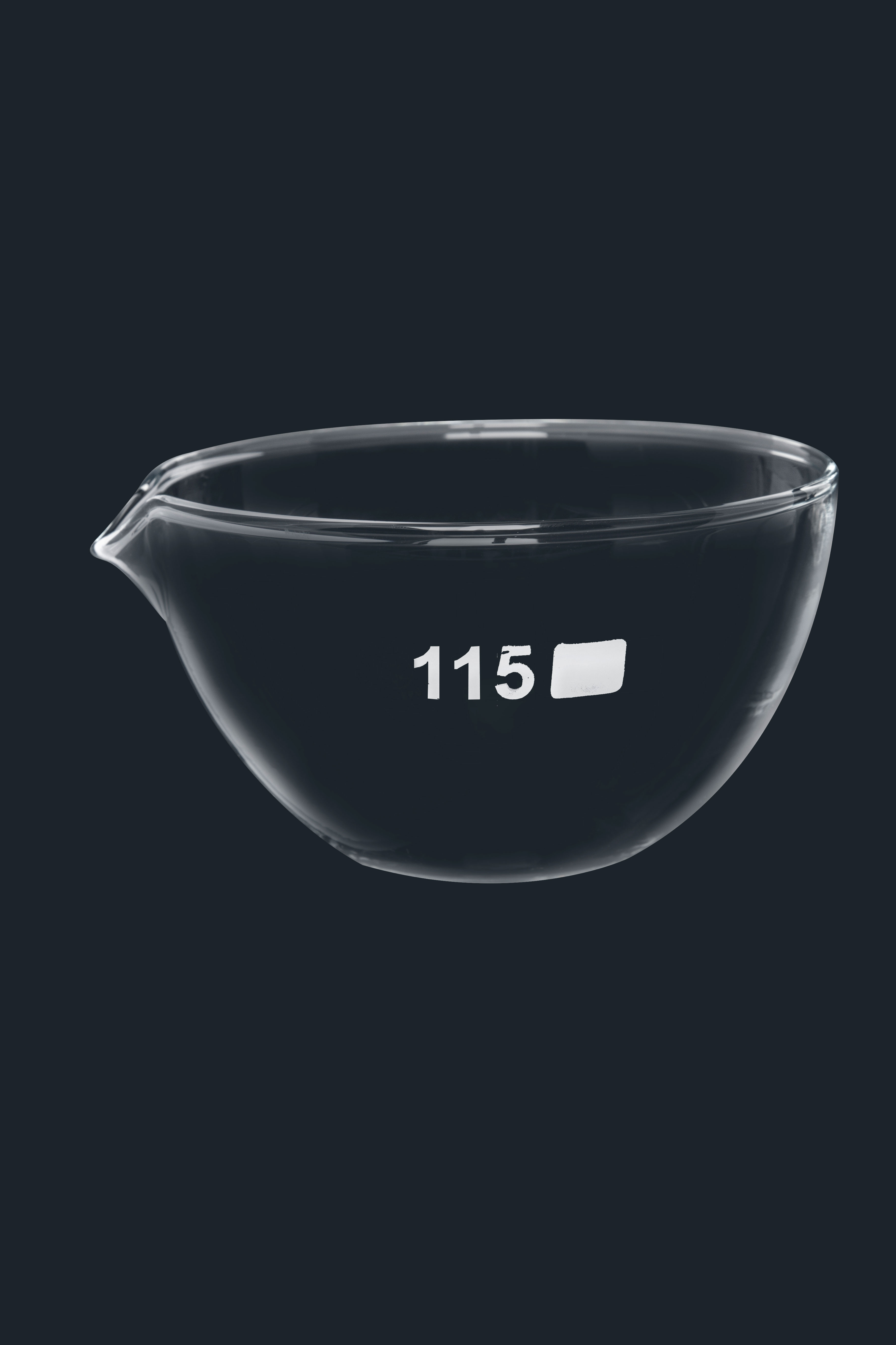 Evaporating dish,with spout, capacity 2500 ml, 230 mm diam.x 130 mm height. Borosilicate glass 3.3.