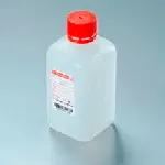 Botella estéril con tiosulfato para el muestreo de aguas. Capacidad (mL): 500. Material: HDPE. Diámetro tapón (mm): 35. Diámetro boca (mm): 31.Color: cuerpo translúcido, tapón rojo.  Concentración thiosulfato sódico (mg/L): 120.