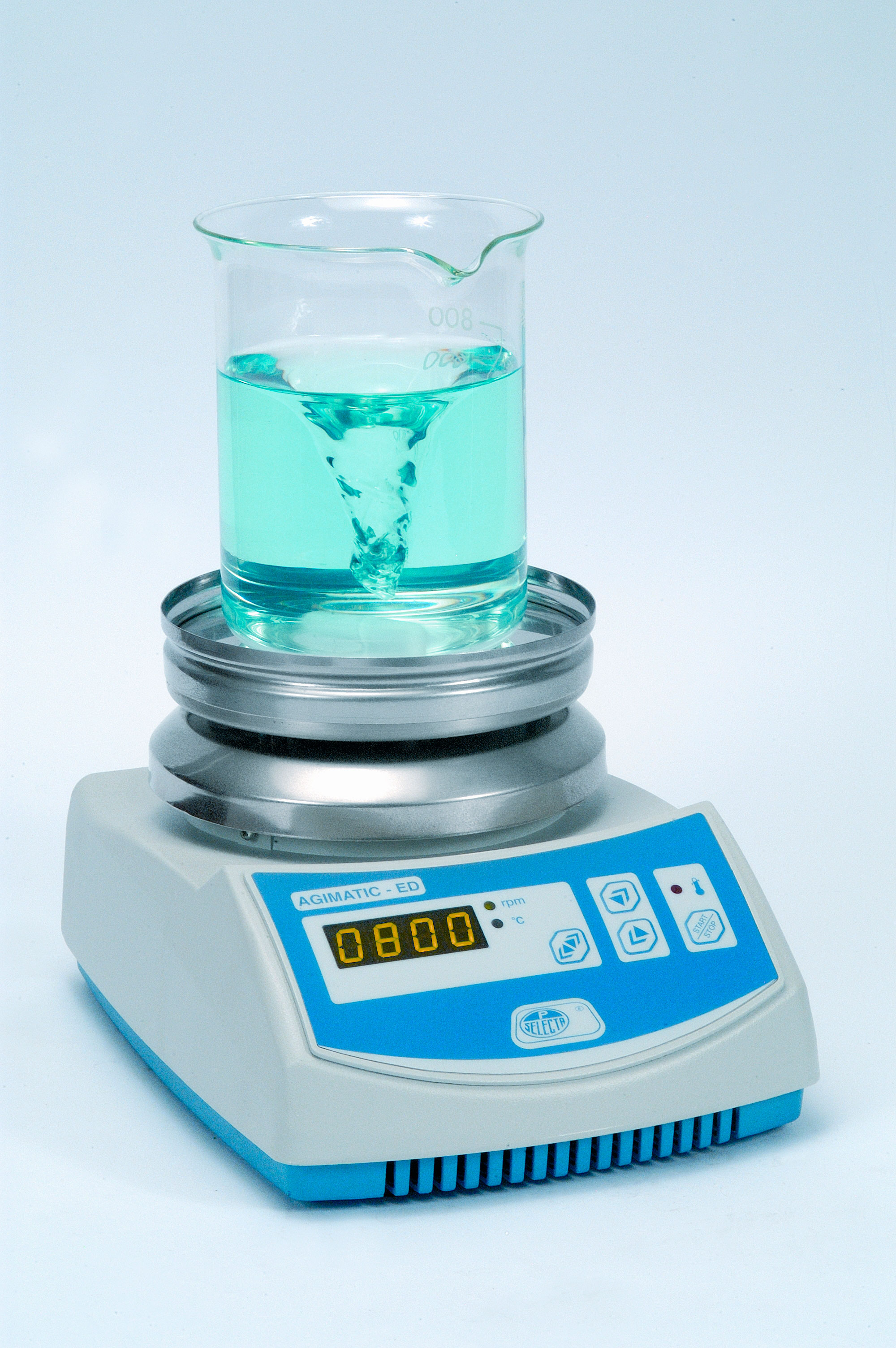 Magnetic stirrer Agimatic-ED with heating. J.P. SELECTA®. Speed (rpm): 60 -1600. Stirring volume (l): Up to 10. Temp. (ºC): 50 -350. Material: Silmin upper plate covered by stainless steel. Ø plate (mm): 145. Dim. WxHxD (mm): 190x145x260. Power (W): 550. Weight (Kg): 3,2