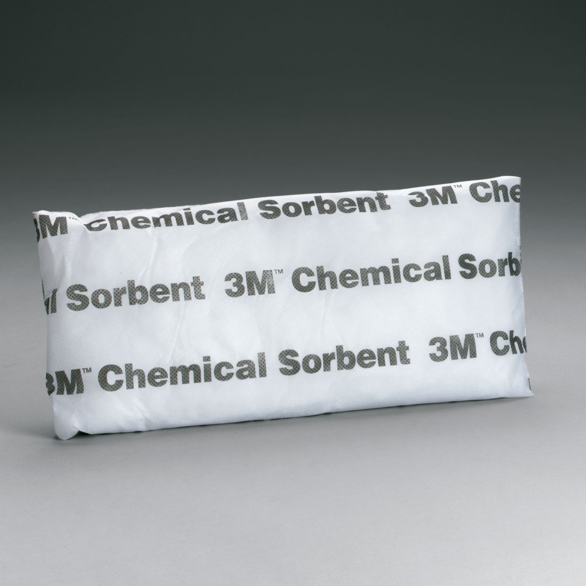 Absorbent for oils, lubricants, hydraulic liquids and industrial fluids. Series P chemicals. Model: P300 Absorbent pads. Dimensions: 18x38cm. Pack absorption: 32L