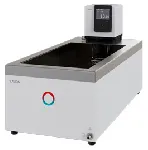 Baño termostático de calefacción Universa U 40 P. LAUDA. Rango de temperatura (ºC): 40 a 200. Estabilidad temperatura (K): ±0,01. Potencia calorífica máx. (kW): 2,5. Caudal (L/min) - Presión (bar): 22-0,55. Volumen de llenado máx. (L): 41. Apertura AnxPr (mm): 300x600. Profundidad baño útil (mm): 180. Accesorios incluidos: Serpentín de refrigeración con conexiones de acero inoxidable M16x1 y tapones de plástico, 2 racores de manguera de 13 mm para la conexión de la bomba