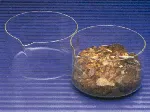 Clear quartz crystallising dish with spout. SCHARLAU. Cap. (ml): 300. Ø (mm): 95. Height (mm): 55
