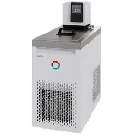 Baño termostático de refrigeración Universa U 1635 P. LAUDA. Rango de temperatura (ºC): -35 a 200. Estabilidad temperatura (K): ±0,02. Potencia calorífica máx. (kW): 2,5. Potencia frigorífica (kW): 0,5 (20 ºC), 0,43 (0 ºC), 0,15 (-20 ºC), 0,05 (-30 ºC). Caudal (l/min) - Presión (bar): 22-0,55. Volumen de llenado mín/máx. (L): 11/16,5. Apertura AnxPr (mm): 200x300. Profundidad baño útil (mm): 180.