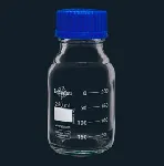 Clear lab bottle, retrace code and double graduated scale. SCHARLAU. Cap. (ml): 100. Thread ISO: GL45 with PP screw-cap and pp pouring ring blue