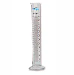 Cilindri graduati in vetro borosilicato, classe A, con punta, numero di lotto e certificato di conformità ISO 4788. SCHARLAU. Cilindro capacità (ml): 1000. Divisione (ml): 10/1. Tolleranza ± (ml): 5. Colore grad.: Ambra