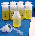 250 mL graduated PE bottle with PP star cap, wide neck. KARTELL. Ø: 61 mm. H: 126 mm.