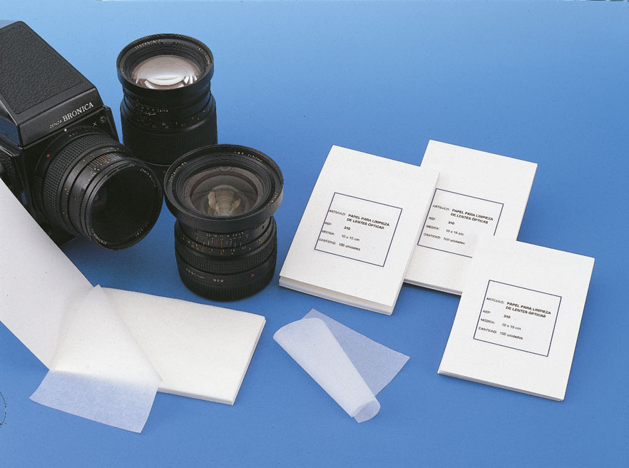 Paper for cleaning of optical lenses. Dim. WxH (cm): 10x15