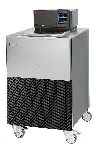 Thermostatic cold and recirculation baths, Mod: CC-510 with controller 'Pilot ONE' Refrigerated Heating Circulator Bath Temperature range: -50 ... 200 ° C Cooling capacity (20 ° C): 2.1 kW Cooling capacity (0 ° C): 2.1 kW Cooling capacity (-40 ° C): 0.4 kW Heating capacity: 3 kW Maximum pressure pump: 25 l / min / 0.7 bar Suction pump max. : 18.5 l / min / 0.4 bar Pump connection: M16x1 male Power supply: 400V 3 ~ N 50Hz