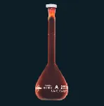 Matraz aforado, vidrio ámbar, clase A, con tapón de PE, nº de lote y certificado de conformidad. ISO 1042. Capacidad (ml): 50. Hembra: 12/21. SCHARLAU