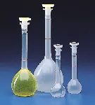 Volumetric flask of polypropylene with cap. KARTELL. PP, with conical stopper. Capacity (ml): 50. Height (mm): 143. O.D. Ø (mm): 46. Closure: NS/DIN 14/23