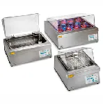 Baño de agua con tapa abatible MAKROLON® Precisdig. J.P. SELECTA. Tª máx. (ºC): 99,9. Capacidad (l): 20. Dim. útiles AnxAlxPr (cm): 48x15x30. Consumo (W): 1500