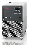 Unichiller 022w OLÉ.HUBER. With OLÉ controller and water cooled. Temp. range (ºC): -10 to 40. T Stability (ºC): ±0,5. Cooling power -10ºC (W): 1000. Cooling power 0ºC (W): 1600. Cooling power 15ºC (W): 2200. Pressure (l/min) - bar: 29-1. Volume (l): 3,8. Dim. WxHxD (mm): 420x487x579