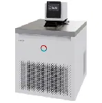 Baño termostático de refrigeración Universa U 890 M. LAUDA. Rango de temperatura (ºC): -90 a 200. Estabilidad temperatura (K): ±0,01. Potencia calorífica máx. (kW): 3,6. Potencia frigorífica (kW): 0,8 (20 ºC), 0,74 (0 ºC), 0,72 (-20 ºC), 0,68 (-30 ºC), 0,64 (-40 ºC), 0,6 (-50 ºC), 0,46 (-60 ºC), 0,12 (-80 ºC), 0,02 (-90 ºC). Caudal (l/min) - Presión (bar): 23-0,7. Volumen de llenado mín/máx. (L): 5/8. Apertura AnxPr (mm): 150x150. Profundidad baño útil (mm): 180.