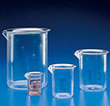 Bicchieri di forma bassa con graduazione blu, in TPX