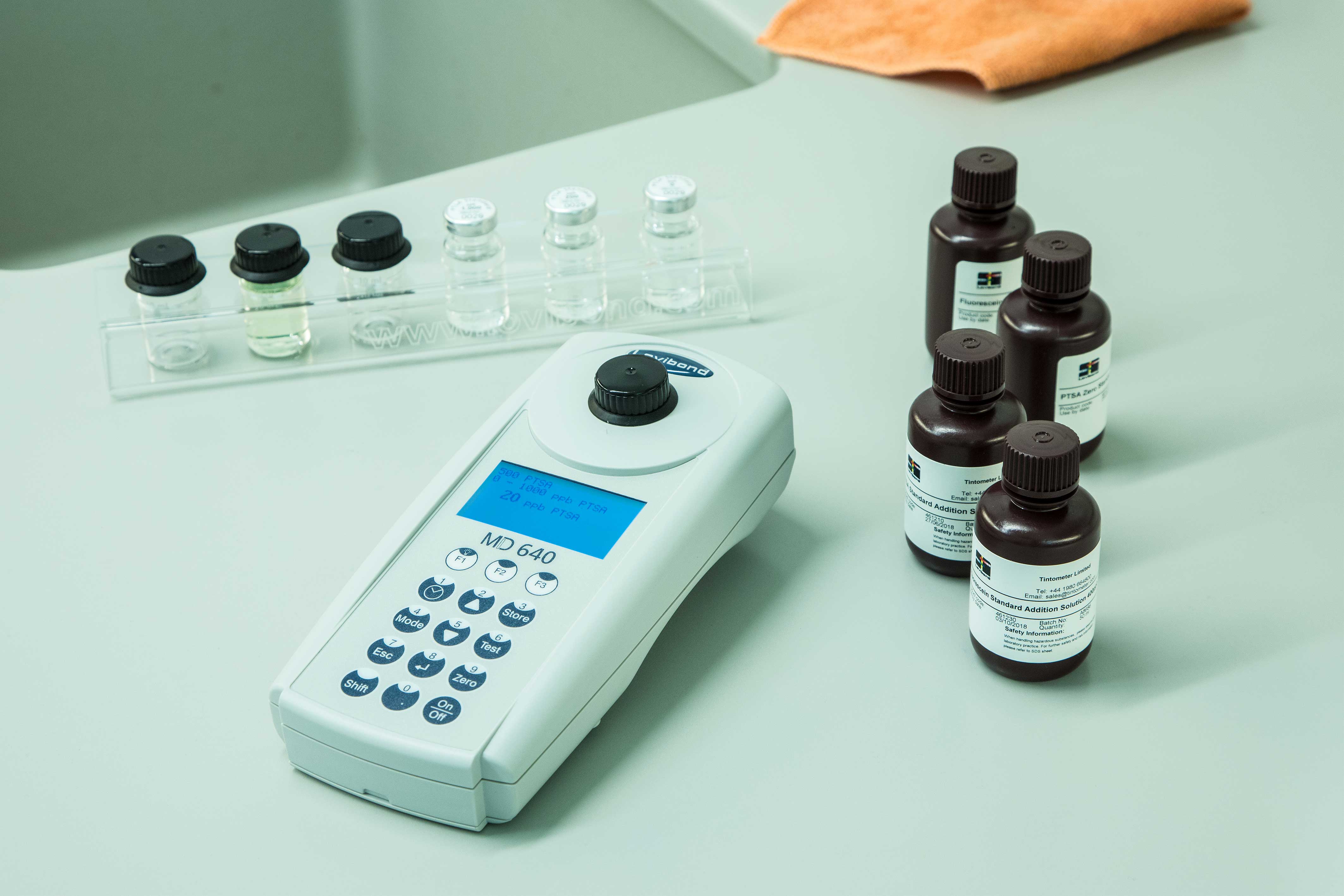 MD 640 portable photometer and fluorometer with Bluetooth®