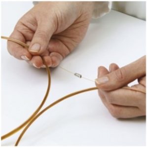 Incluso los accesorios más pequeños pueden tener un gran impacto en tu cromatografía, ¡es hora de centrarse en el mantenimiento de septums de GC, GC O-rings de GC y GC inlet liners! Conocer exactamente el estado de tus consumibles de GC inlet puede ayudar a evitar: Dificultad para mantener la presión de la cabeza de la columna Pérdida de muestra durante las inyecciones Pérdida de resolución Formas de picos deficientes Altos niveles de actividad Valores de sangrado elevados Pérdida de precisión y exactitud Tus consumibles son la diferencia entre un buen análisis y uno que debes repetir, lo que te cuesta tiempo, dinero y frustración. En Scharlab ofrecemos, de la mano de Trajan, todos los accesorios de cromatografía para gases. Descubre sus productos aquí.