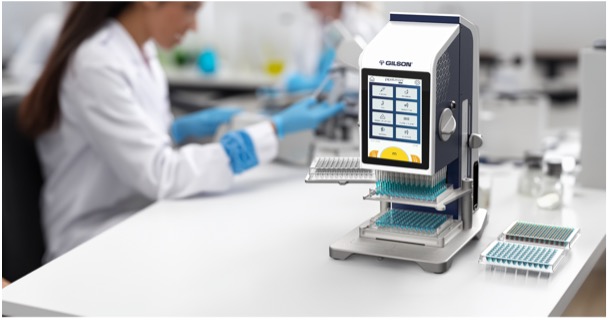 Pipeta electrónica PIPETMAN M96 de Gilson para placas de 96 pocillos